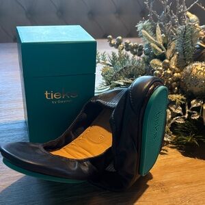 Tieks California Navy Leather Flats; size 10